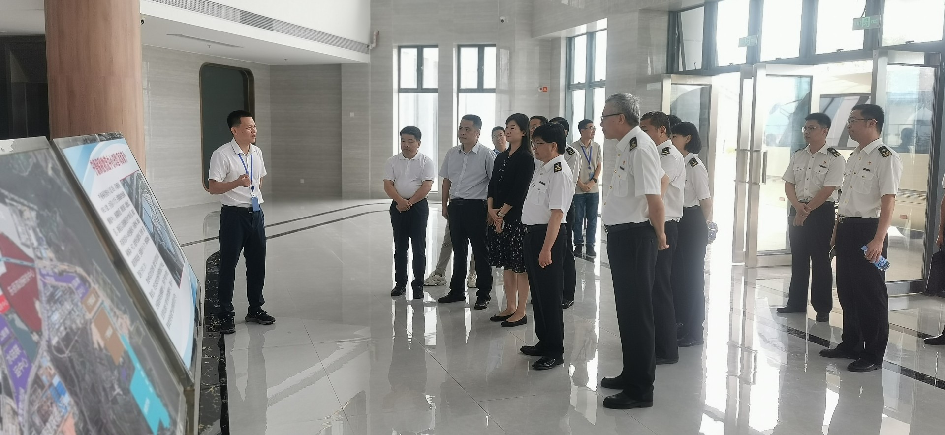 海關(guān)總署自貿(mào)司司長潘城一行蒞臨寧德國際物流中心項目調(diào)研，周桂芳拍攝1.jpg