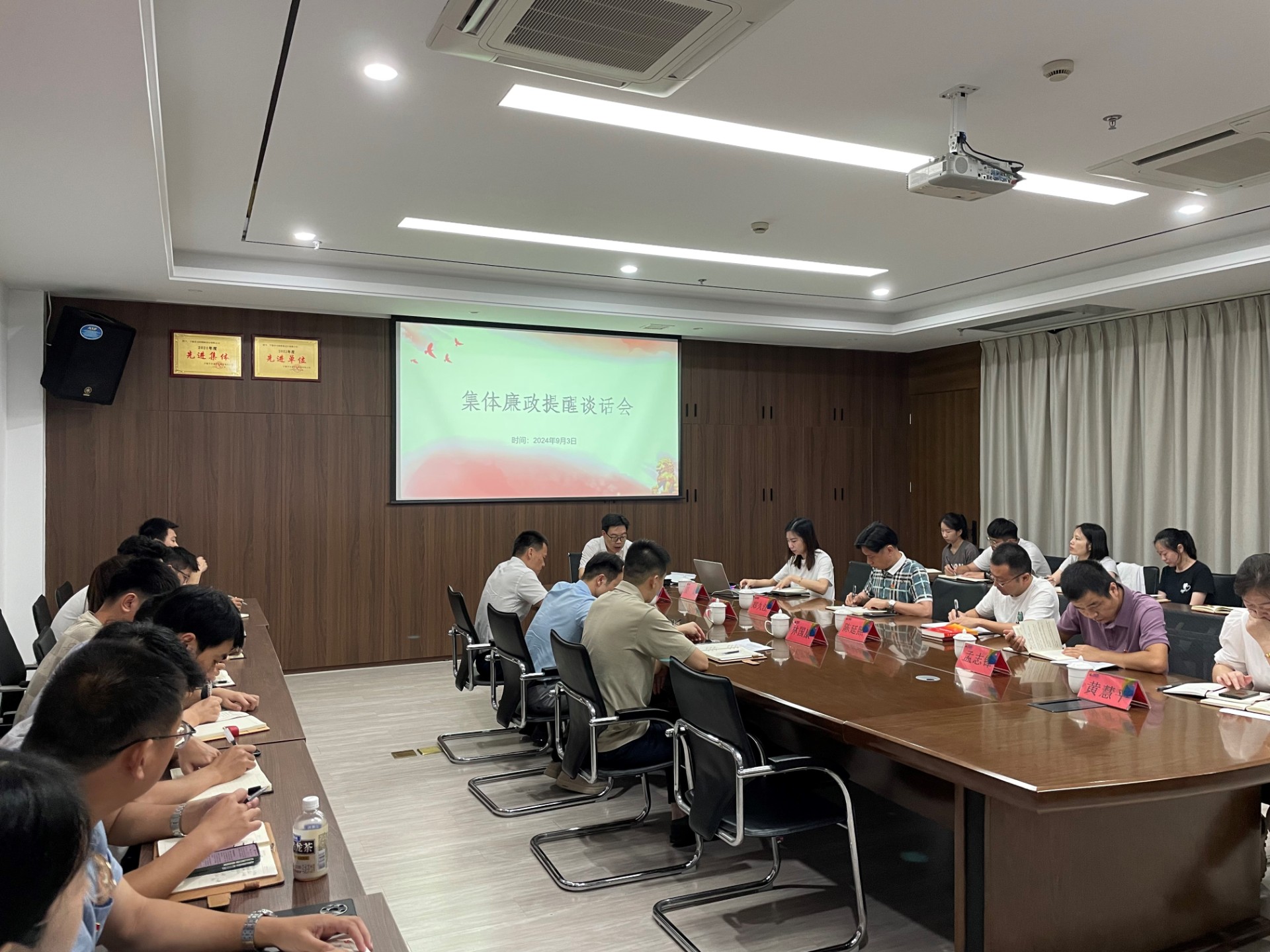 市交投集團領(lǐng)導(dǎo)深入市交投物流集團市交投勘察設(shè)計公司開展聯(lián)系點工作，葉嵐清拍攝2.jpg