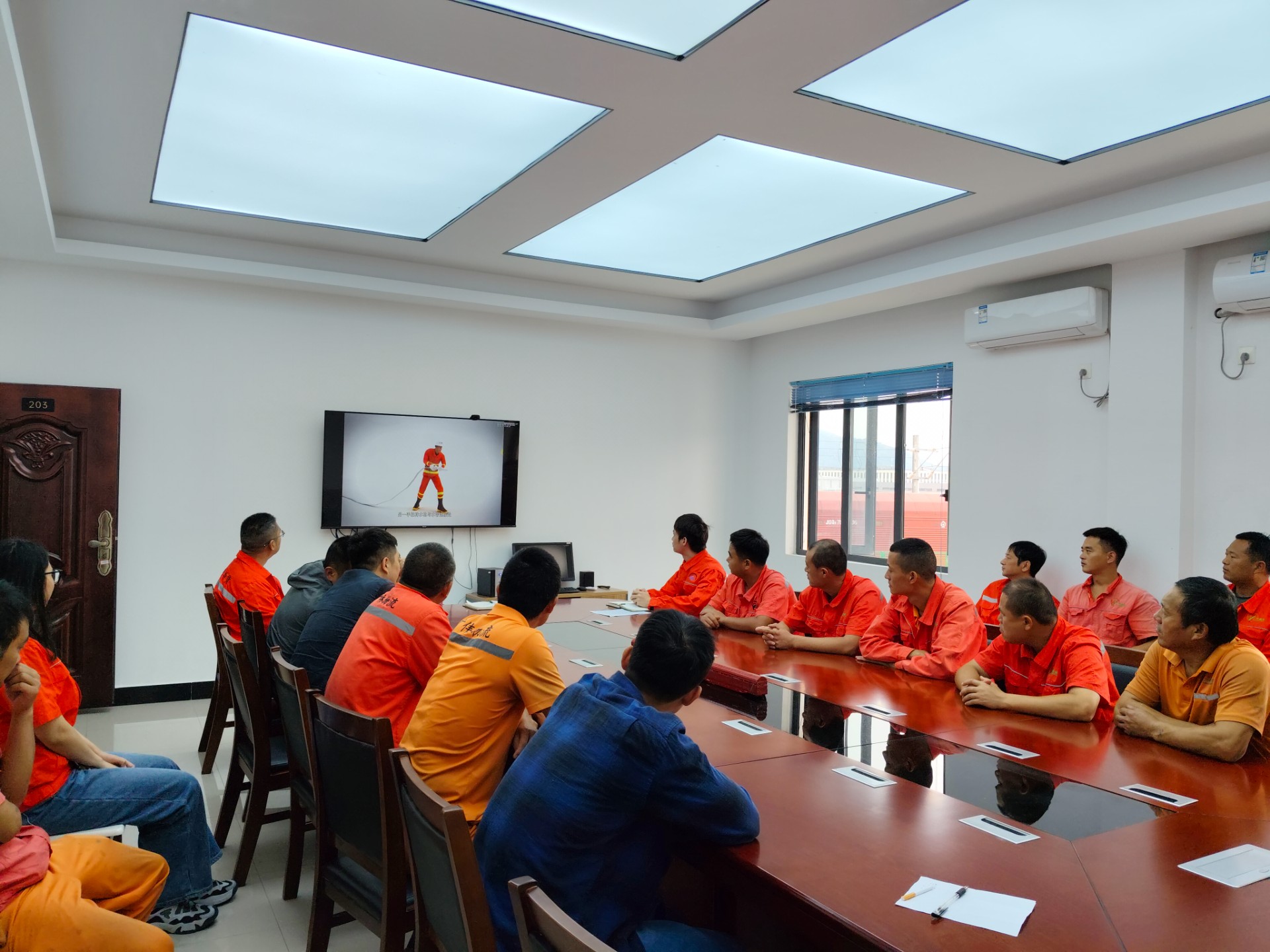 寧德陸港開展“119消防安全日”應(yīng)急演練活動(dòng)，周明組拍攝1.jpg